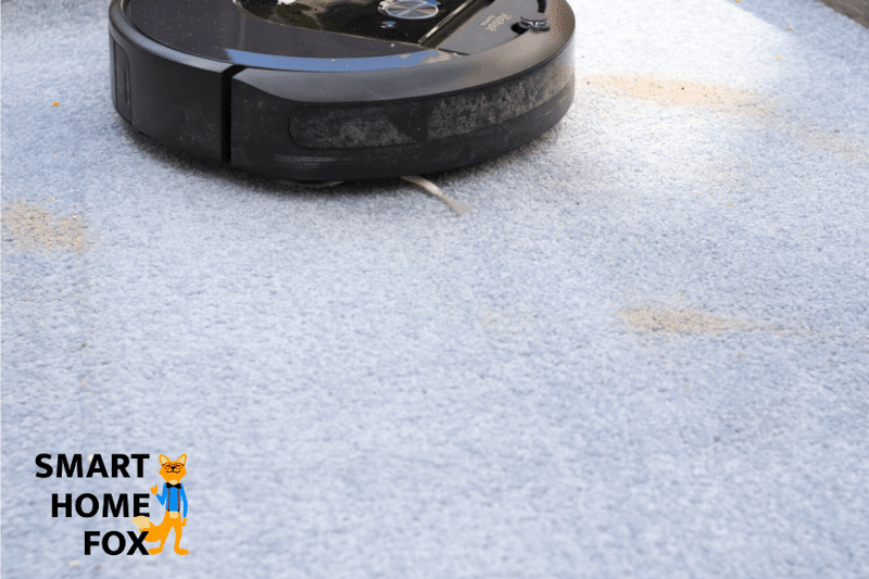 iRobot Roomba i7+ removed half of the scattered sand on the carpet